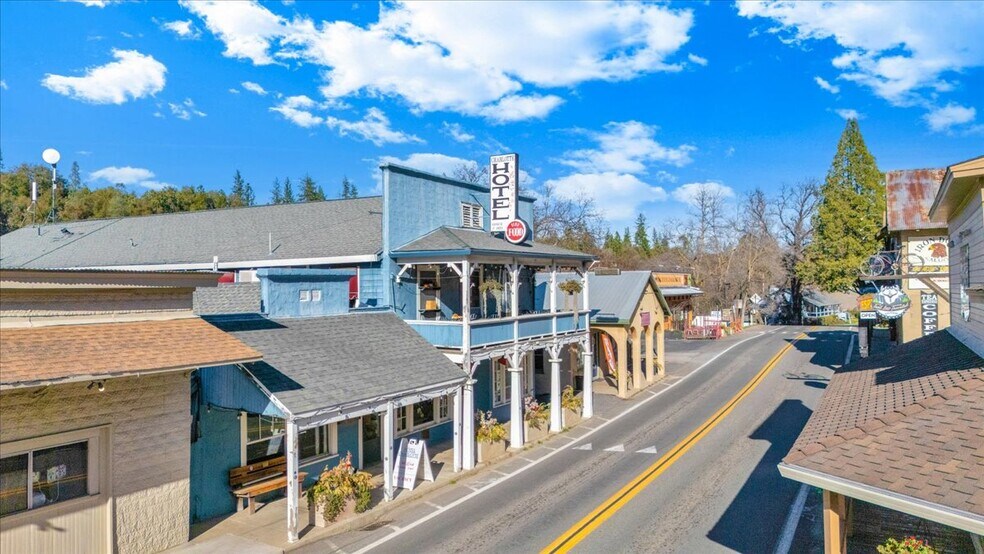 More Photos Of 18736 Main St, Groveland Hotel For Sale