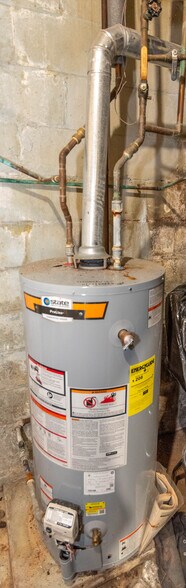 More Photos Of 2816 Old North Point Rd, Baltimore Bar For Sale