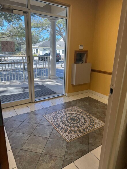 More Photos Of 1227 E Broadway, Oviedo Office For Sale