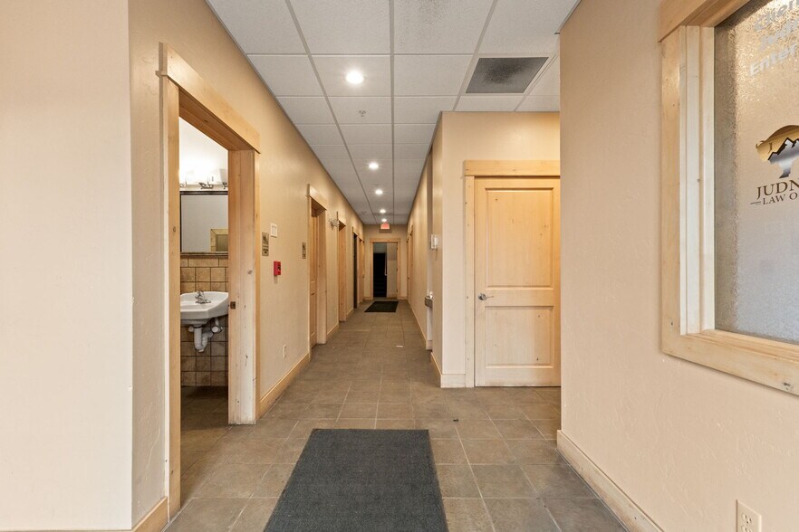 More Photos Of 1940 W Dickerson St, Bozeman Office For Sale