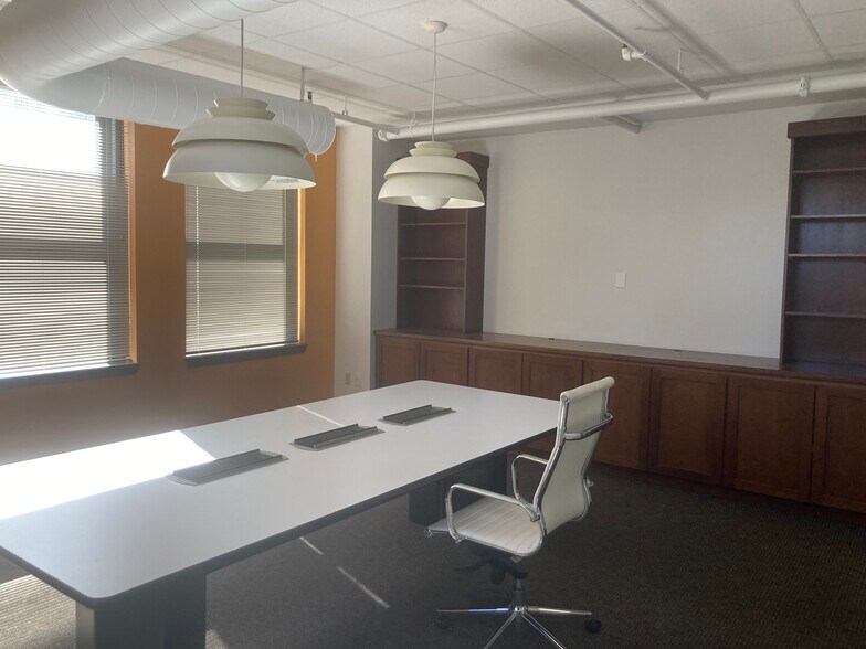 More Photos Of 16-24 N Meridian St, Indianapolis Office For Lease