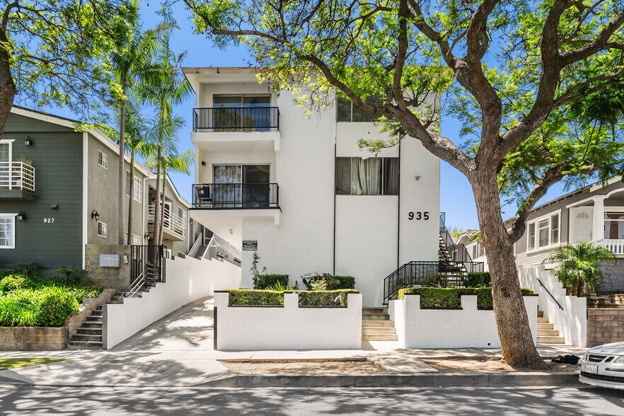 More Photos Of 935 W 10th St, San Pedro Apartments For Sale
