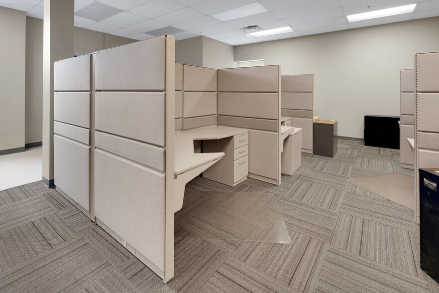 More Photos Of 2600 Stanley Gault Pky, Louisville Light Manufacturing For Lease