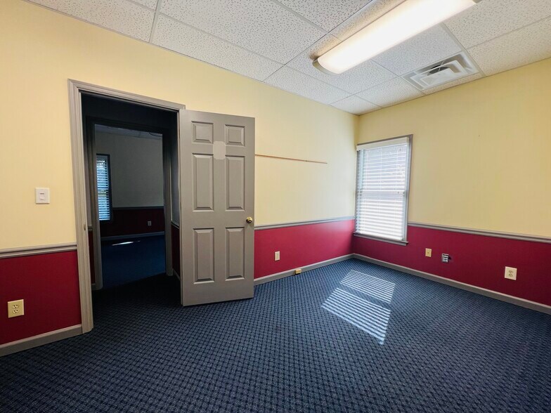 More Photos Of 575 Colonial Park Dr, Roswell Medical For Lease