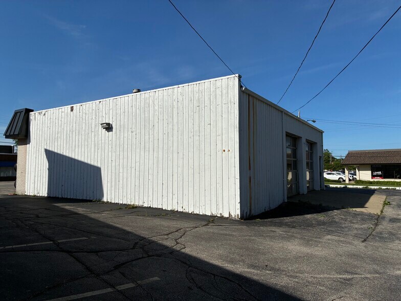 More Photos Of 22101 Lorain Rd, Cleveland Auto Repair For Sale