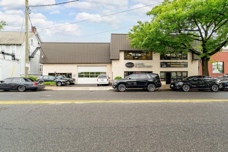 More Photos Of 57 Lake St, White Plains Auto Dealership For Lease