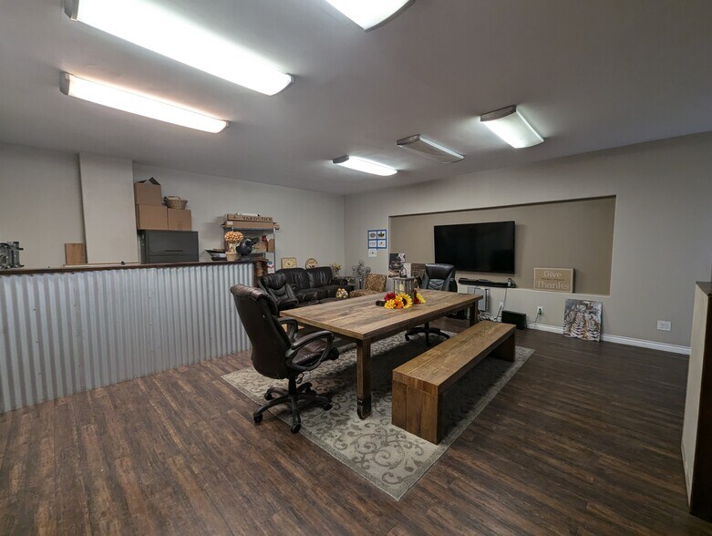 More Photos Of 722 Williamson Ave, Fullerton Light Manufacturing For Sale