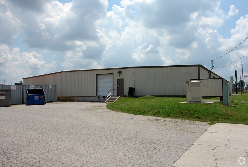 More Photos Of 2209 E Kearney St, Springfield Freestanding For Lease