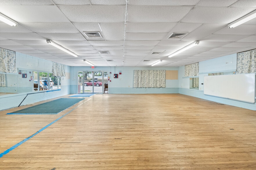 More Photos Of 855 W Desoto St, Clermont Specialty For Lease