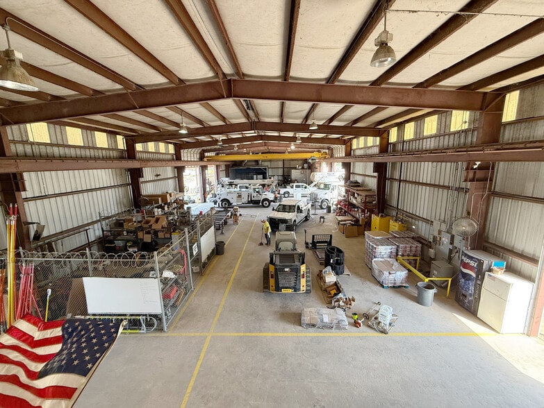 More Photos Of 1112 FM 517 Rd, Alvin Warehouse For Lease