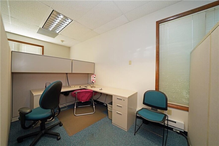 More Photos Of 226 Colonial Dr, Horseheads Office For Sale