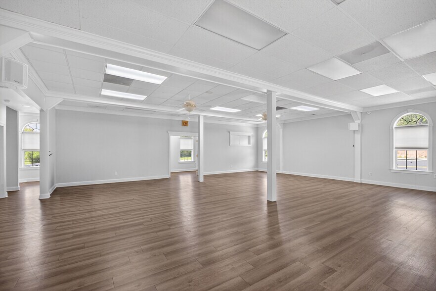 More Photos Of 168 Faulconerville Dr, Amherst Flex For Sale