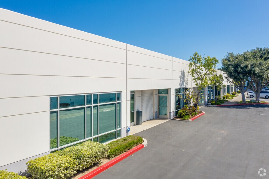 More Photos Of 192 Technology Dr, Irvine Light Distribution For Lease