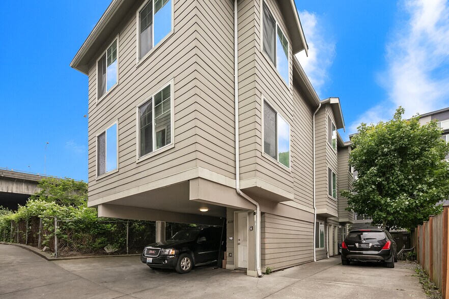 More Photos Of 4218 Pasadena Pl NE, Seattle Apartments For Sale