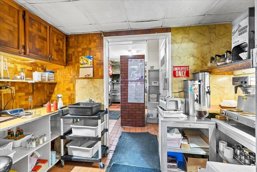 More Photos Of 2400 E 7th St, Long Beach Restaurant For Sale