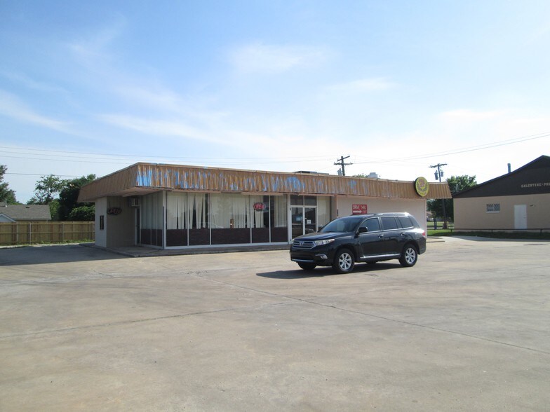 More Photos Of 709 W Rogers Blvd, Skiatook Freestanding For Lease