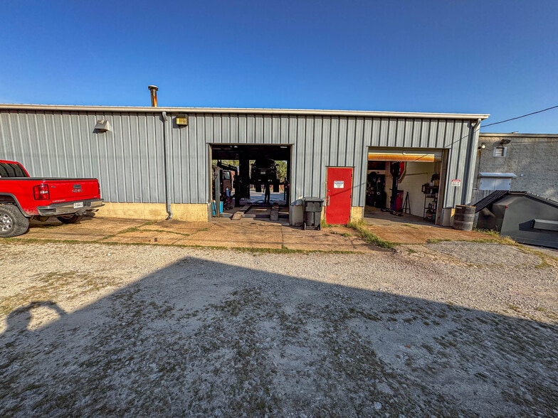 More Photos Of 8600 Gravois Rd, Saint Louis Auto Repair For Sale