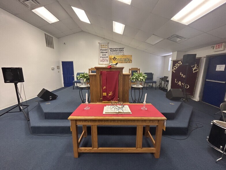 More Photos Of 10456 Pippin Rd, Cincinnati Office For Sale