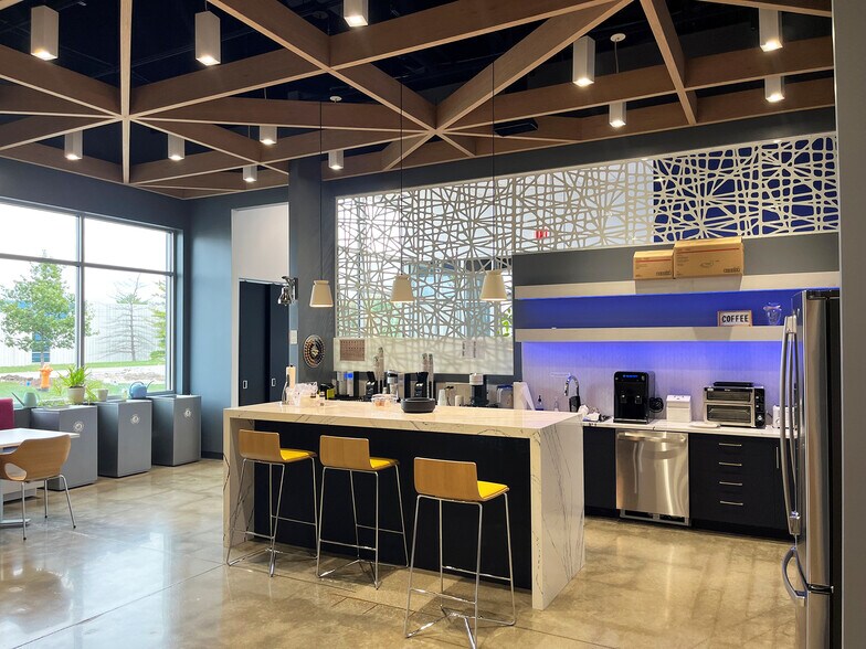 More Photos Of 540 Frontenac Ct, Naperville Warehouse For Lease