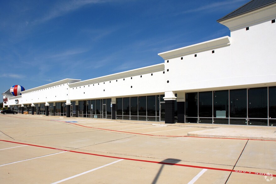 More Photos Of 403 S Grand Pky, Katy Unknown For Lease