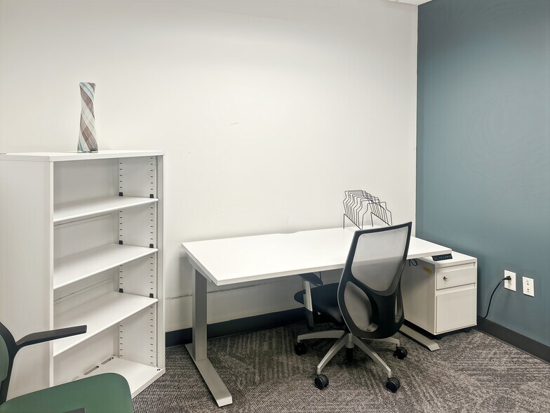 More Photos Of 139-159 Crocker Park Blvd, Westlake Coworking Space