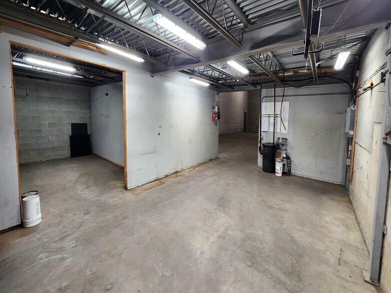 More Photos Of 1810 Kosmina Rd, Vernon Manufacturing For Sale