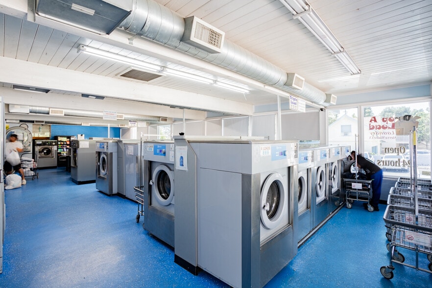 More Photos Of 370 W Sierra Madre Blvd, Sierra Madre Storefront For Lease