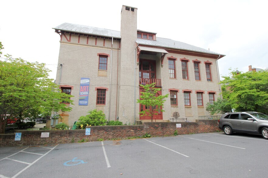 More Photos Of 217-219 W Beverly St, Staunton Storefront Retail Office For Sale