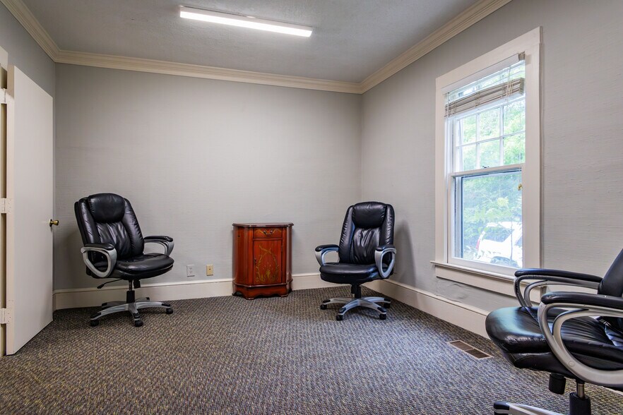 More Photos Of 3562 Spangenberg Ave, Clemmons Office For Lease