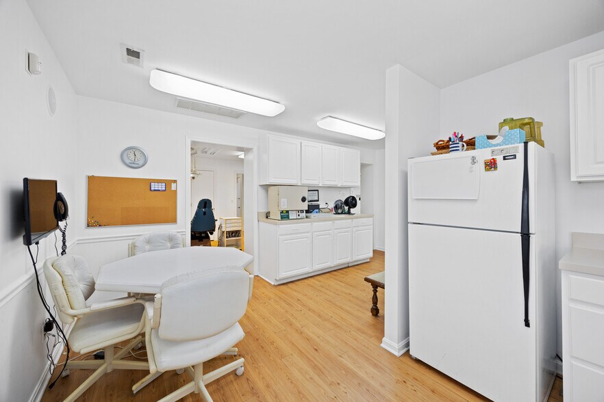 More Photos Of 4816 Greenwood Rd, Louisville Medical For Lease