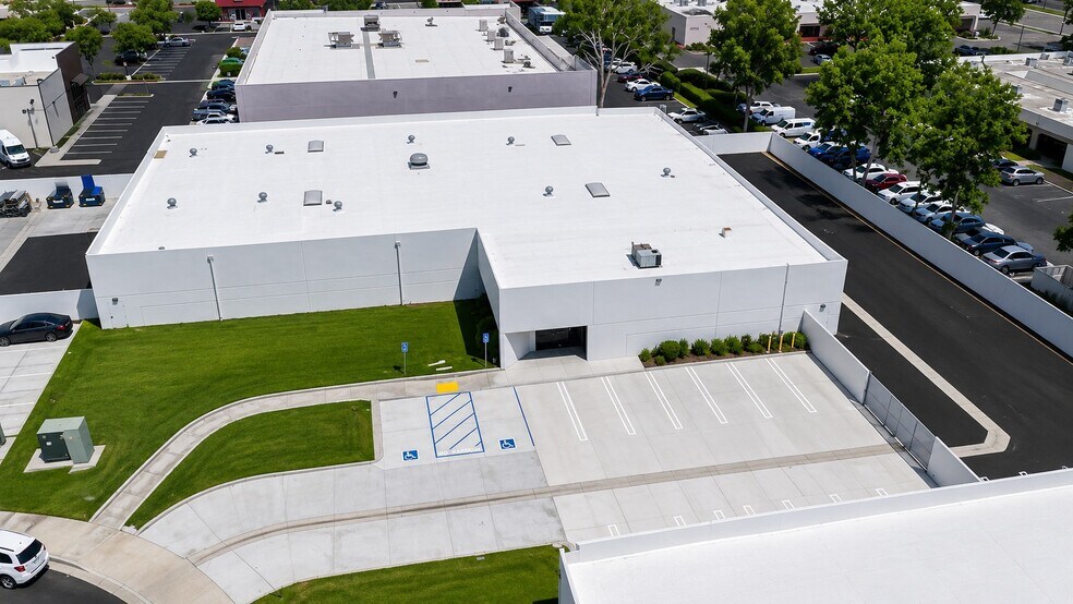 Primary Photo Of 22582 Shannon Cir, Lake Forest Warehouse For Lease