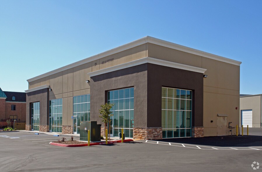 More Photos Of 3991 N Freeway Blvd, Sacramento Warehouse For Lease