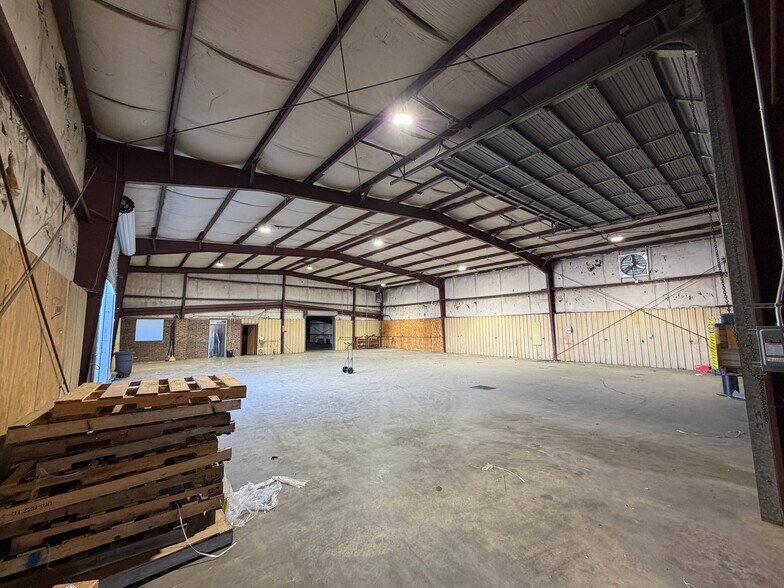 More Photos Of 1865 US 41 Hwy SW, Calhoun Industrial For Lease