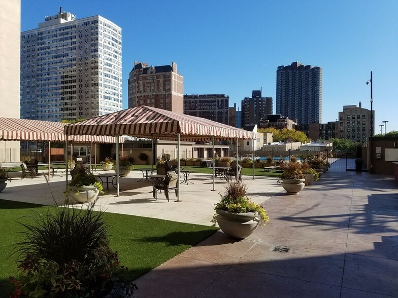 More Photos Of 655 W Irving Park Rd, Chicago Apartments For Sale