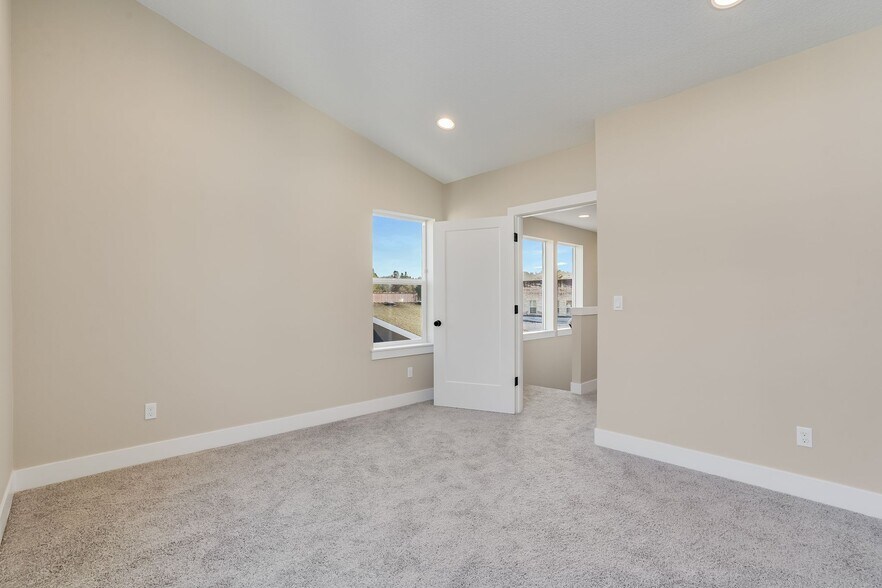 More Photos Of 22415 SW Pine St, Sherwood Flex For Sale