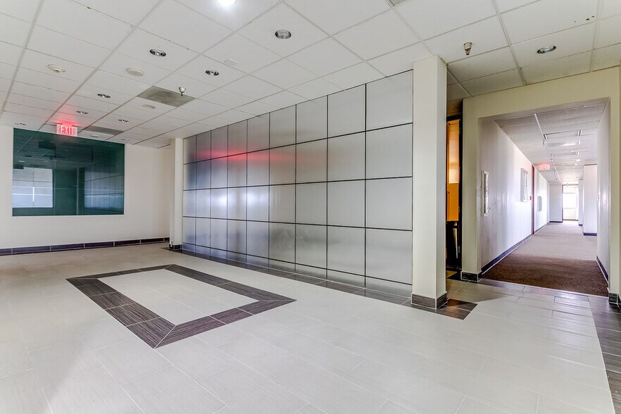 More Photos Of 2350 Valley View Ln, Dallas Loft Creative Space For Lease