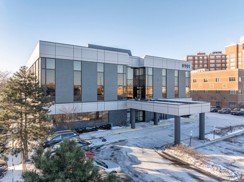 More Photos Of 8901 Golf Rd, Des Plaines Medical For Lease