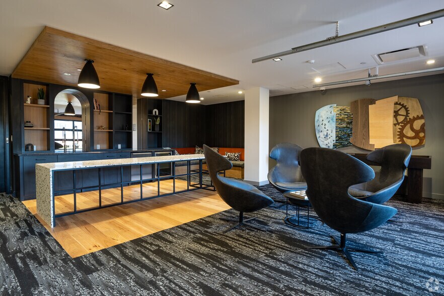 More Photos Of 52 Hanover St, Portland Apartments For Lease