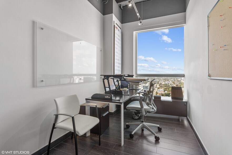 More Photos Of 175 SW 7th St, Miami Medical For Sale