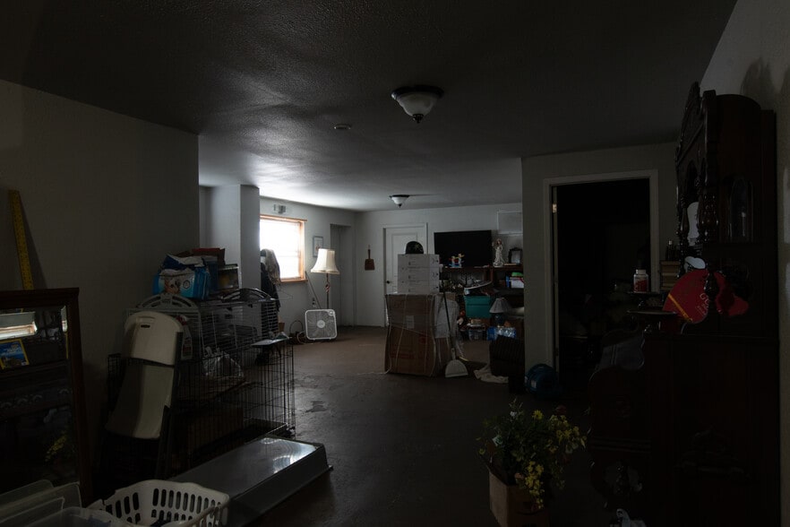 More Photos Of 220 Davenport Blvd, Davenport General Retail For Sale