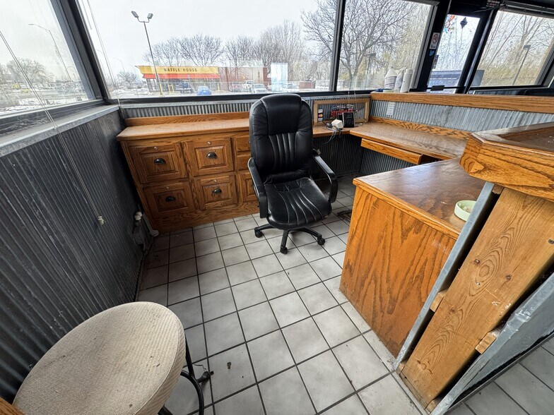 More Photos Of 6850 E Front St, Kansas City Freestanding For Sale
