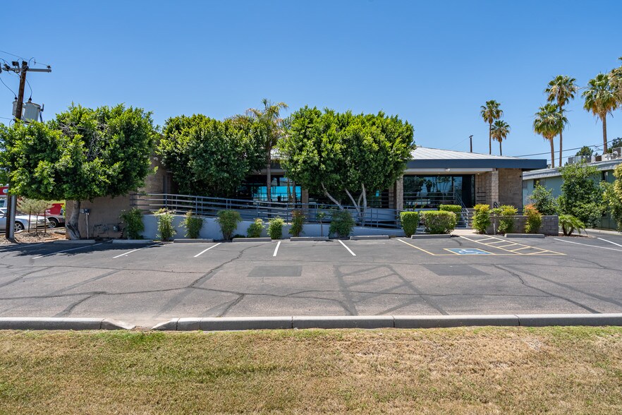 More Photos Of 531 E Bethany Home Rd, Phoenix Office For Sale