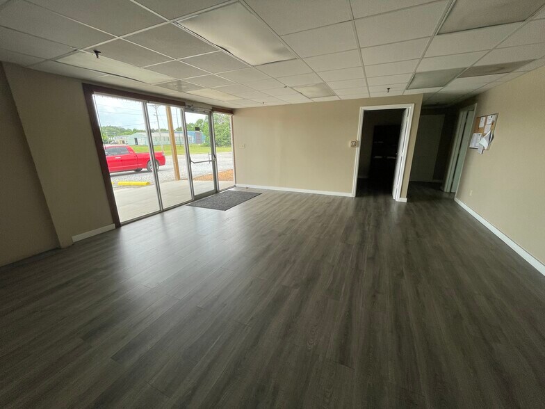 More Photos Of 134 Roger Thomas Rd, Cadiz Warehouse For Sale