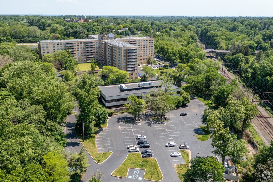 Primary Photo Of 165 Township Line Rd, Jenkintown Office For Lease