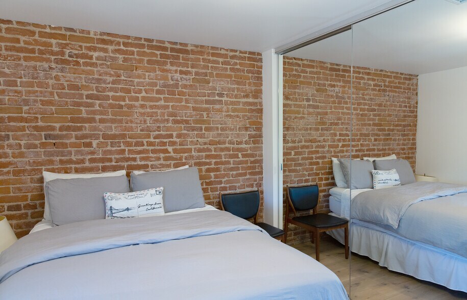 More Photos Of 511 E Balboa Blvd, Newport Beach Storefront Retail Residential For Sale