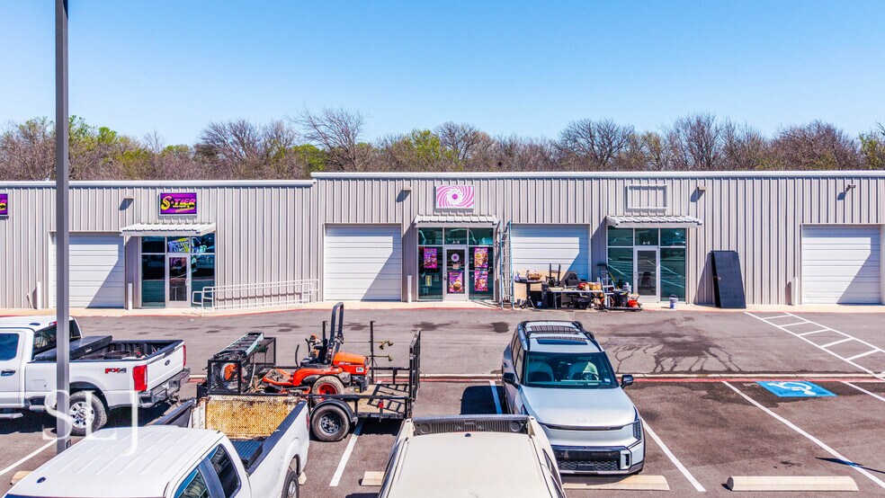 More Photos Of 1518 Navo Rd, Aubrey Showroom For Sale