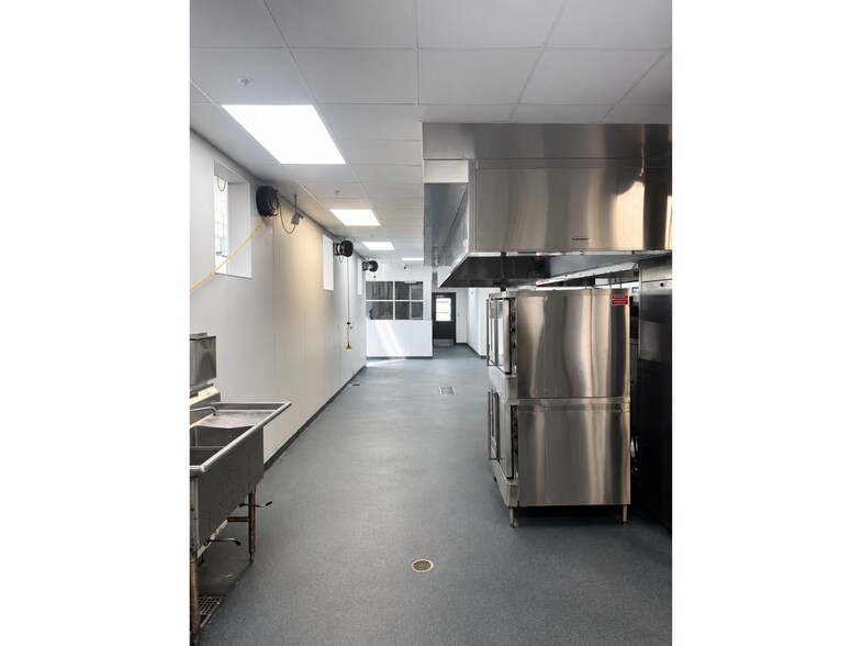 More Photos Of 2501 E President St, Savannah Food Processing For Lease