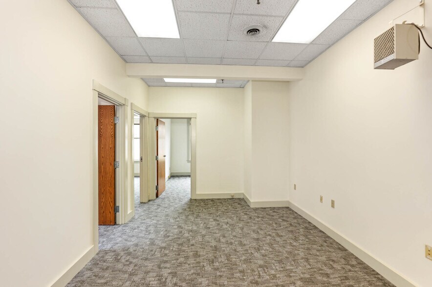 More Photos Of 253-255 Main St, Webster Loft Creative Space For Lease