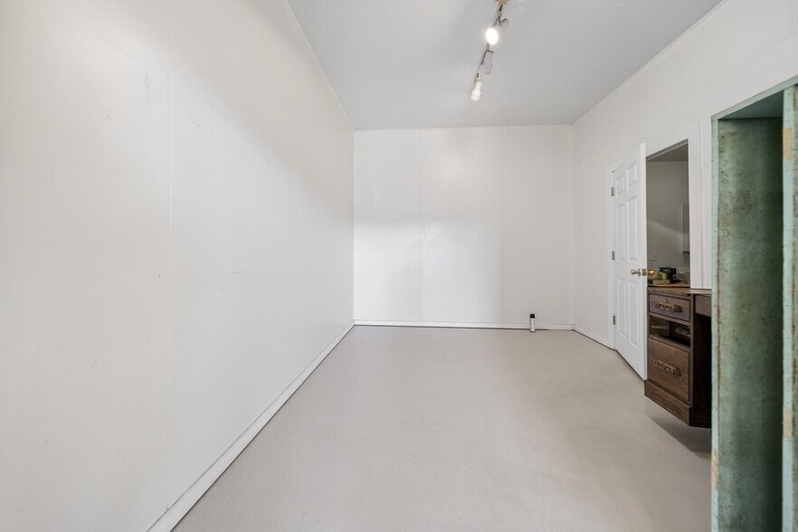 More Photos Of 77231 Highway 101, Gardiner Storefront Retail Residential For Sale