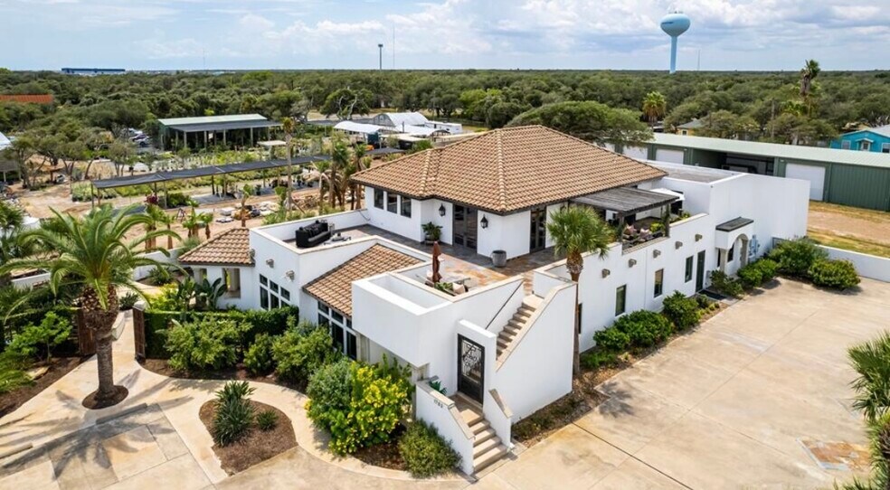 More Photos Of 1703 Highway 35 S, Rockport Office Residential For Lease